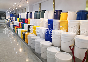 肏欧美久久网屌吉安容器一楼涂料桶、机油桶展区